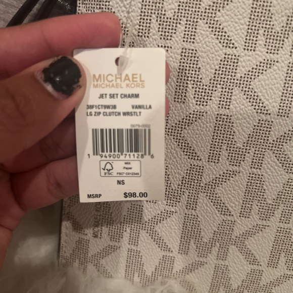 It was a birthday gift & I don’t use purses - Picture 2 of 6